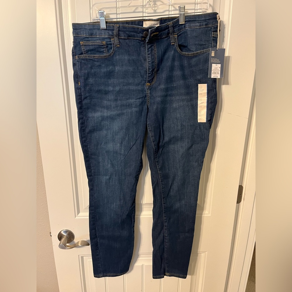 Universal Threads Mid-Rise Skinny Women’s Jeans- Size 14